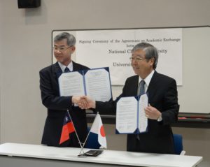 調印式の様子　Picture of Signing Ceremony