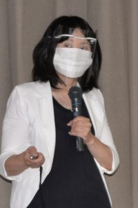 講演する看護学科酒井明子教授